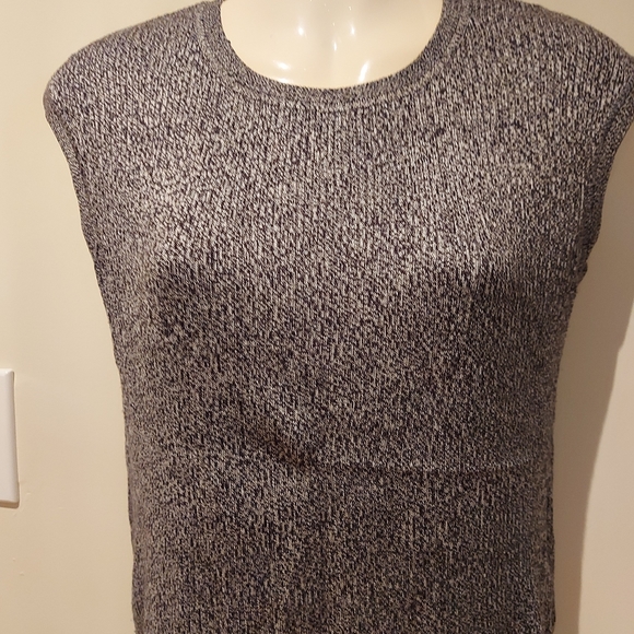 ❣️Ladies Calvin Klein sleeveless top size S (#470)✅️ - Picture 2 of 9